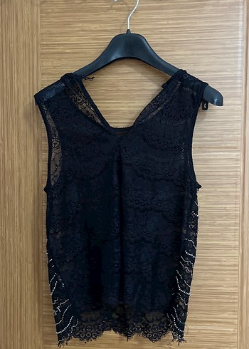 Siyah Dantelli V Yakalı Kolsuz Bluz - Görsel 2