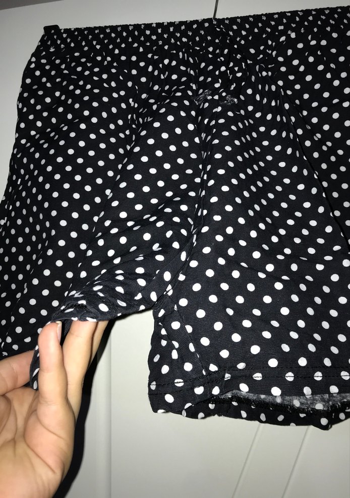 Siyah Puantiyeli Mini Şort - Görsel 2