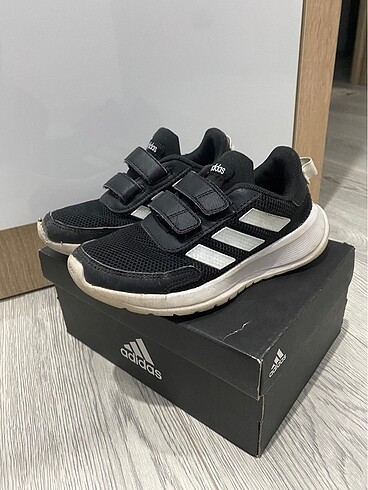 Adidas spor ayakkabı