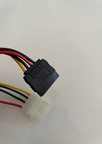 Diğer Bilgisayar SATA Güç Kablosu Adaptörü