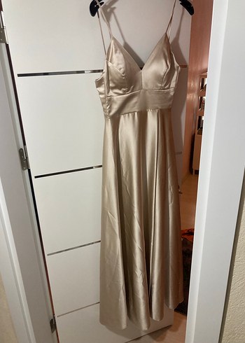 Bej Parlak Uzun V Yaka İp Askılı Abiye Elbise - Görsel 2