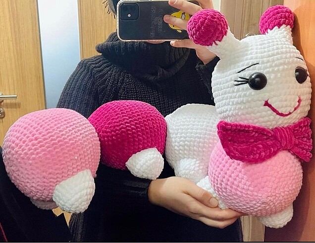 Kocaman bir amigurumi tırtıl