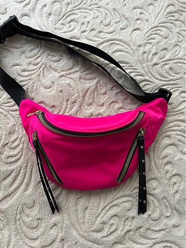 Crossbody ( çapraz ) çanta