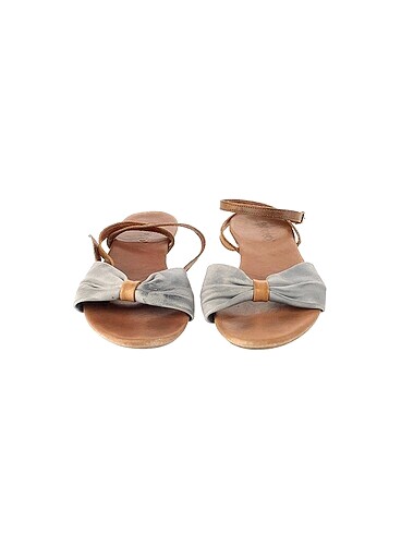36 Beden PreLoved Sandalet %70 İndirimli.
