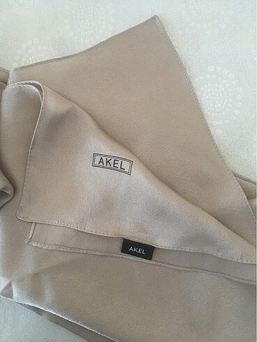 Aker Akel eşarp