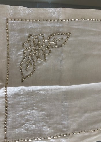 Nakışlı Beyaz Gri Masa Örtüsü Takımı - Görsel 2