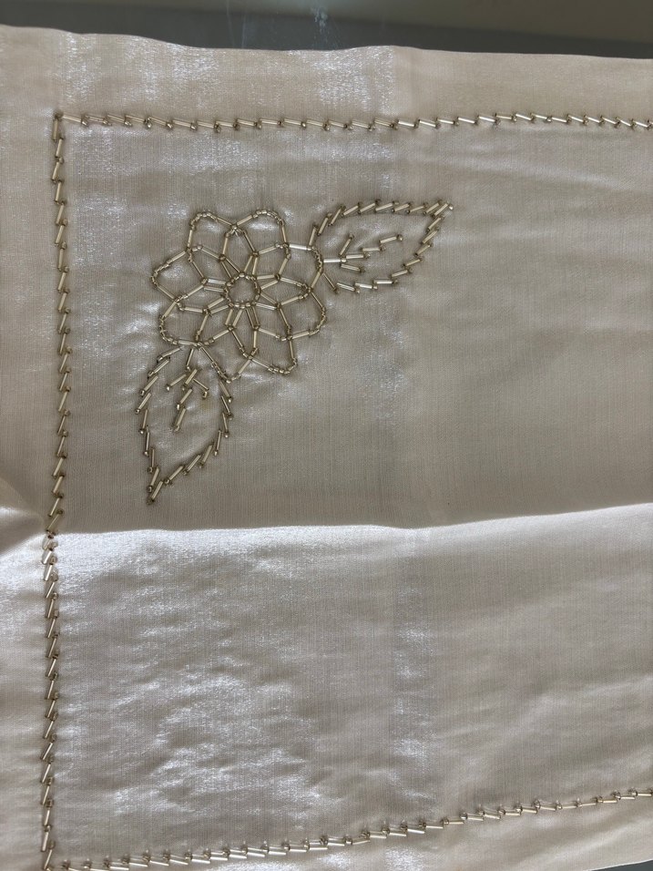 Nakışlı Beyaz Gri Masa Örtüsü Takımı - Görsel 2