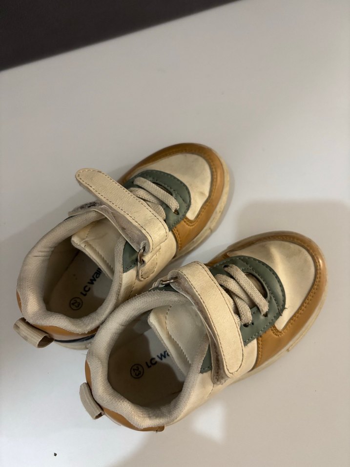 Erkek Çocuk Bej Cırtlı Spor Ayakkabı - Görsel 2