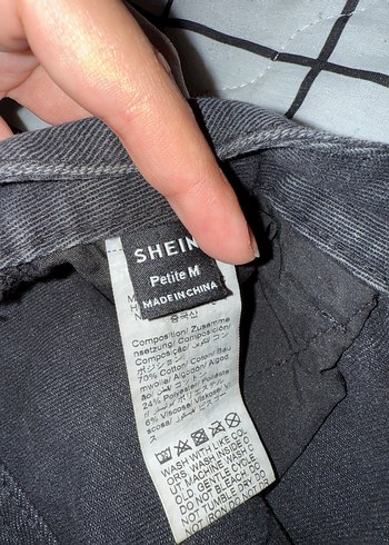 Sheinside Siyah Yırtık Mini Kadın Denim Şort