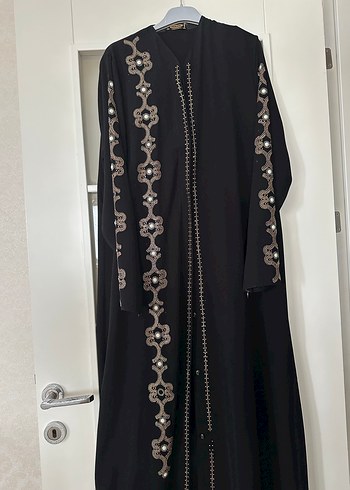 Zincir Detaylı Siyah Nakışlı Uzun Elbise - Görsel 2