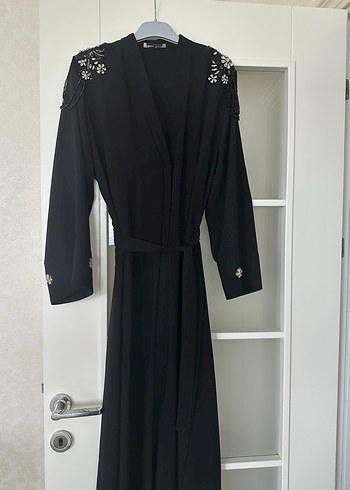 Siyah Nakışlı Uzun Kadın Elbisesi - Görsel 2