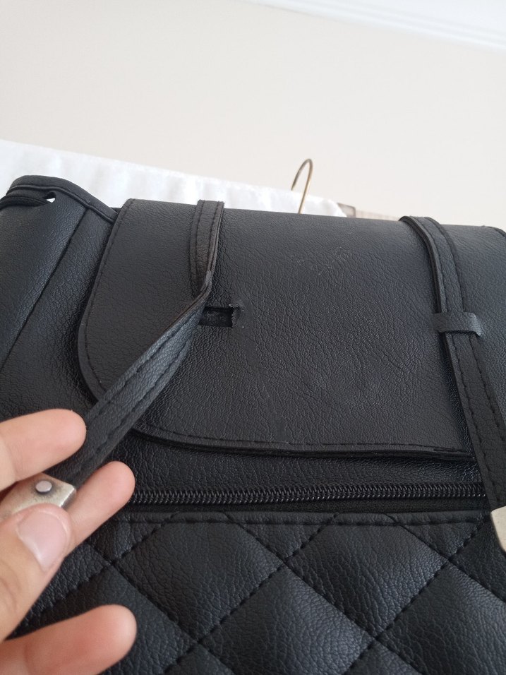 Siyah Deri Tokalı Kadın Sırt Çantası - Görsel 2