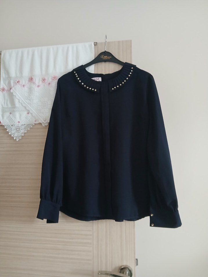 Düğmeli Siyah Uzun Kollu Kadın Bluz - Görsel 3