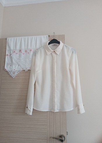 Pamuklu Beyaz Düğmeli Kadın Gömlek - Görsel 2