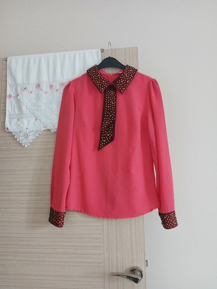 Düğmeli Parlak Pembe Uzun Kollu Gömlek - Görsel 3