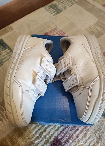 30 Beden beyaz Renk Adidas çocuk ayakkabı 