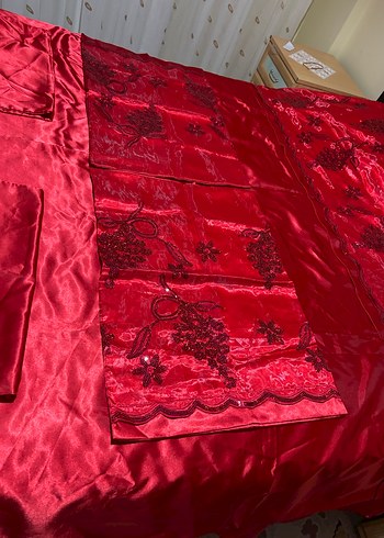 Koyu Kırmızı Nakışlı Yatak Örtüsü - Görsel 8