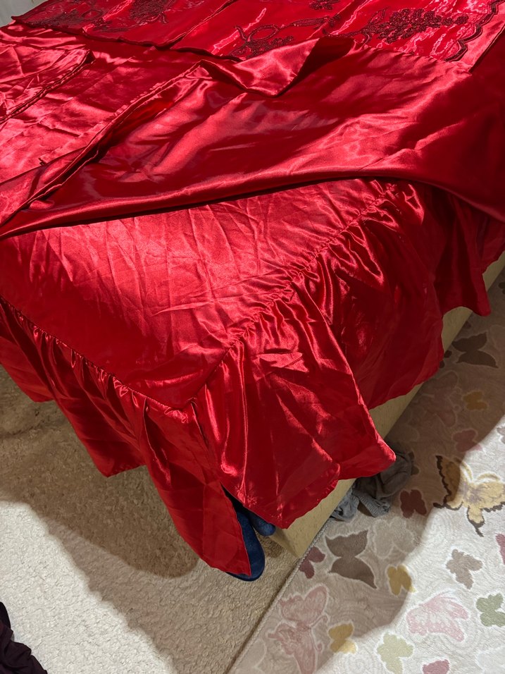 Koyu Kırmızı Nakışlı Yatak Örtüsü - Görsel 5