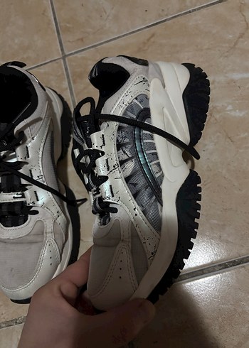 Gri Beyaz Yılan Desenli Bağcıklı Kadın Spor Ayakkabı - Görsel 3