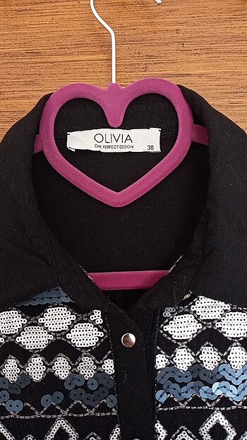 38 Beden Olivia işlemeli gömlek 