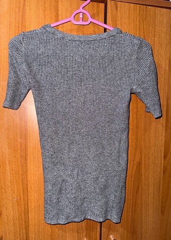 Gri V Yaka Kısa Kollu Örgü Kadın Kazak - Görsel 2