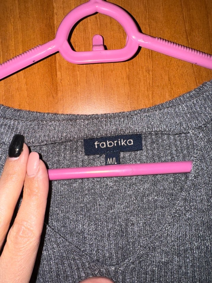 Gri V Yaka Kısa Kollu Örgü Kadın Kazak - Görsel 3