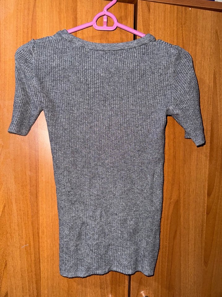 Gri V Yaka Kısa Kollu Örgü Kadın Kazak - Görsel 2