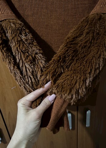 Kahverengi Tüylü Kollu Boğazlı Kazak - Görsel 2