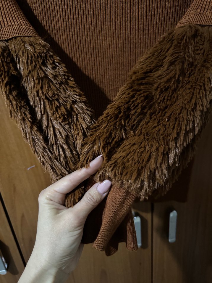 Kahverengi Tüylü Kollu Boğazlı Kazak - Görsel 2