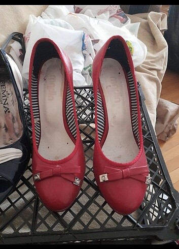 37 Beden kırmızı Renk 2 çift ayakkabı 