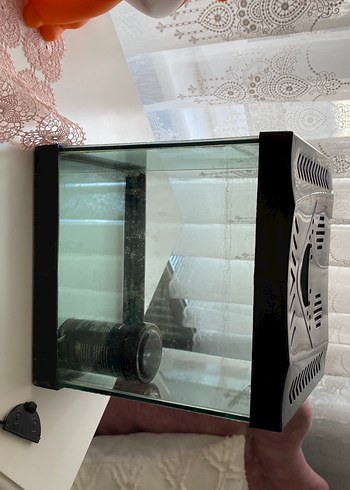 Küçük Siyah Akvaryum Tankı