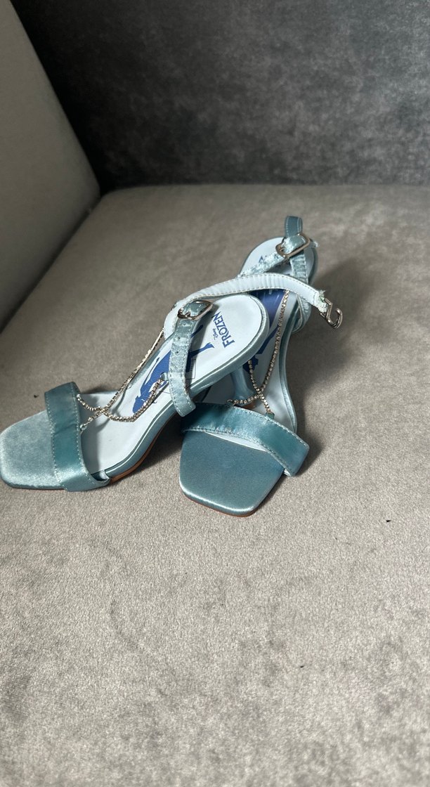 Mavi Zincir Detaylı  Ayakkabı - Görsel 2