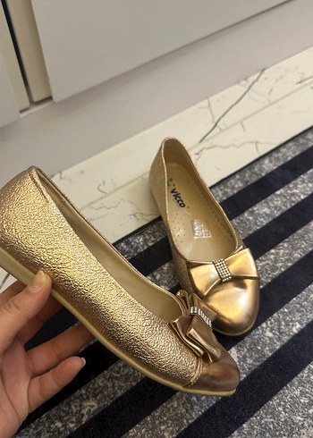 Kız cocuk Altın Renkli Tokalı Babet - Görsel 2