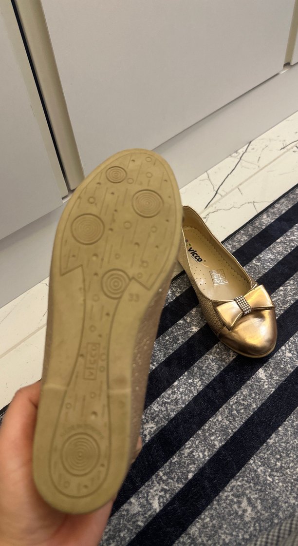 Kız cocuk Altın Renkli Tokalı Babet - Görsel 3