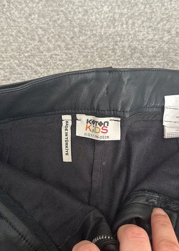 Kemerli Siyah Mini Deri Şort - Görsel 3