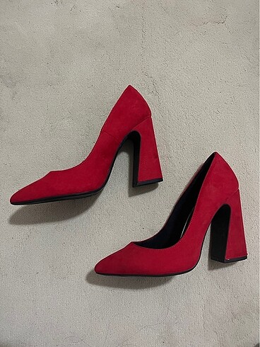 38 Beden Kırmızı Süet Kalın Topuklu Ayakkabı