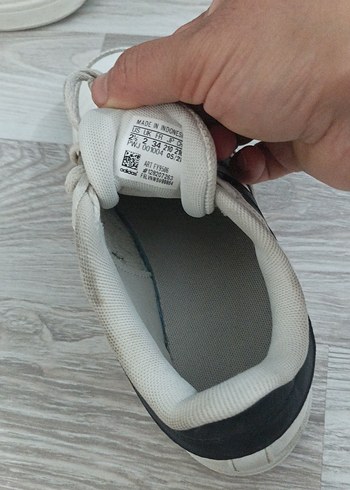 34 Beden beyaz Renk Adidas Beyaz Siyah Bağcıklı Spor Ayakkabı