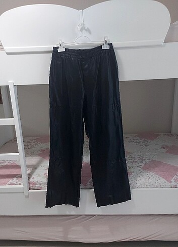 Zara Kadın Deri Görünümlü Pantolon
