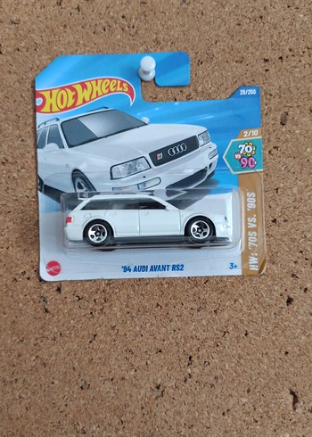 Beyaz Hot Wheels Audi Avant RS2 Oyuncak Araba