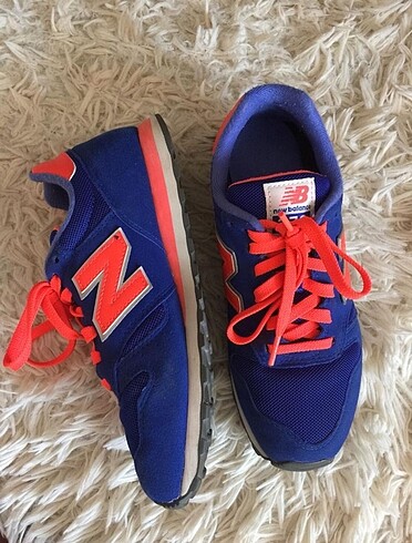 New Balance 373 model sneakers