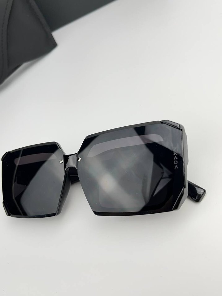 Prada Siyah Sokak Stili Kadın Güneş Gözlüğü - Görsel 5