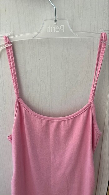 Pembe elbise