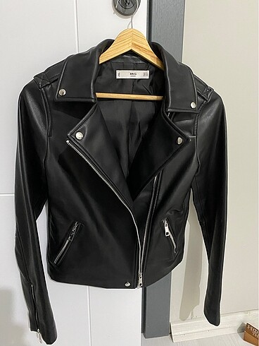 Mango deri görünümlü biker ceket