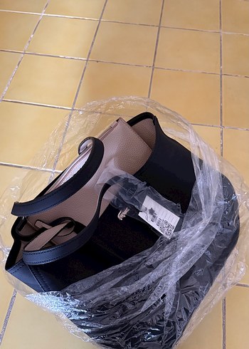 Siyah Bej Lacoste Anna Kadın Çantası - Görsel 9