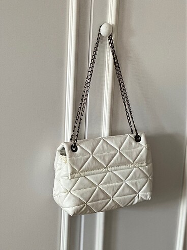 Kapitone Deri Görünümlü Zincir Askılı Çanta - Görsel 5