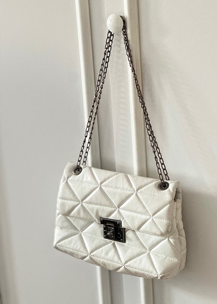 Kapitone Deri Görünümlü Zincir Askılı Çanta - Görsel 4