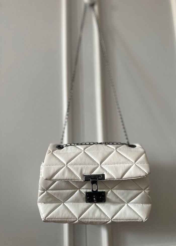 Kapitone Deri Görünümlü Zincir Askılı Çanta - Görsel 3