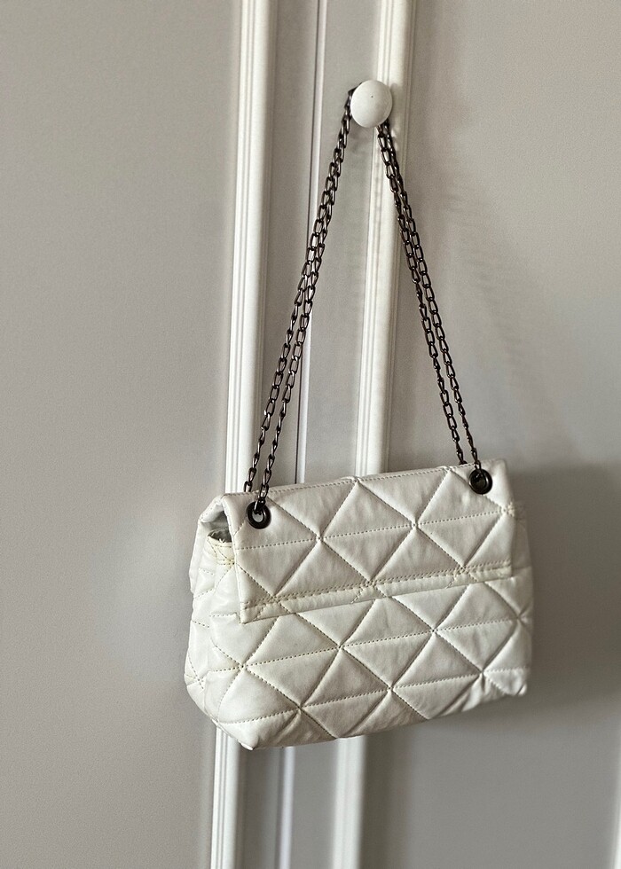 Kapitone Deri Görünümlü Zincir Askılı Çanta - Görsel 5