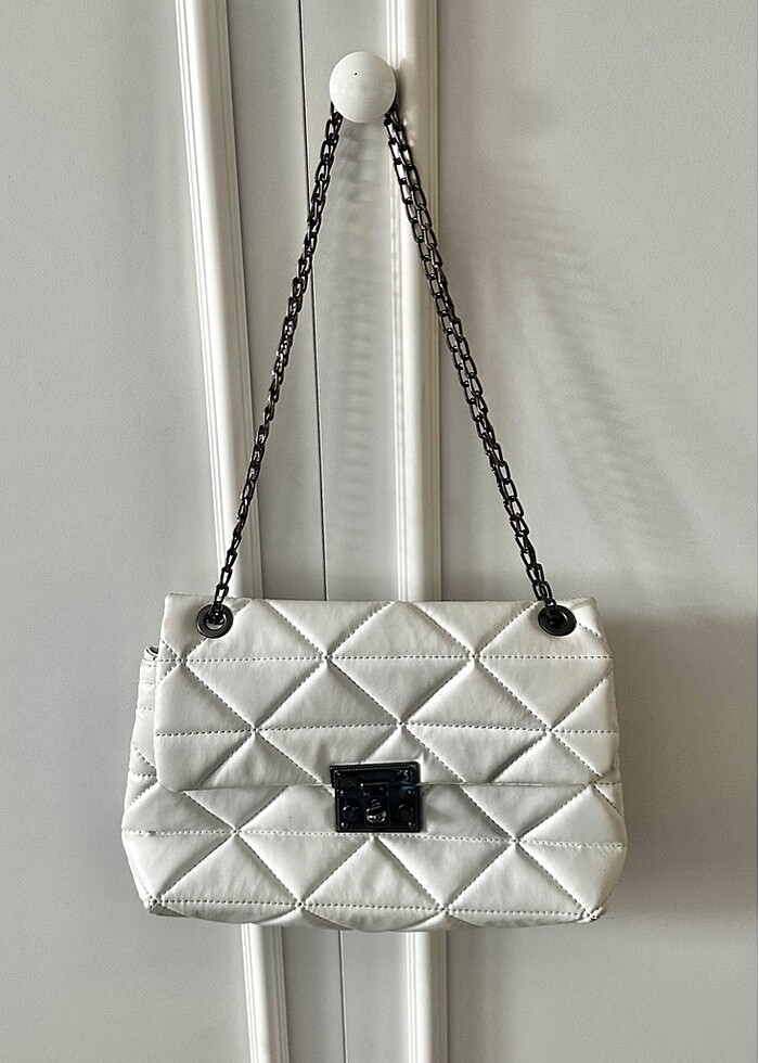 Kapitone Deri Görünümlü Zincir Askılı Çanta - Görsel 2