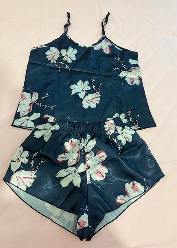 Çiçek Desenli Koyu Mavi Mini Kadın Pijama Takımı